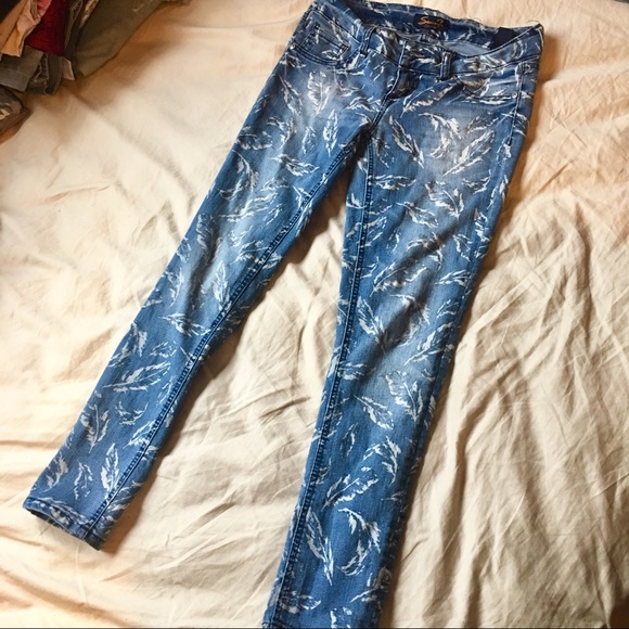 ๐ Feather Skinny 7 Jeans ๐ - Picture 4 of 8